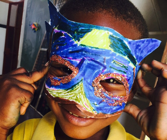 PouchnaÏky shows off his Kanaval masque