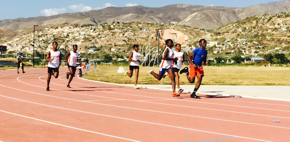 Choix athletes hitting their stride. (Daniel, in front, in red and blue).